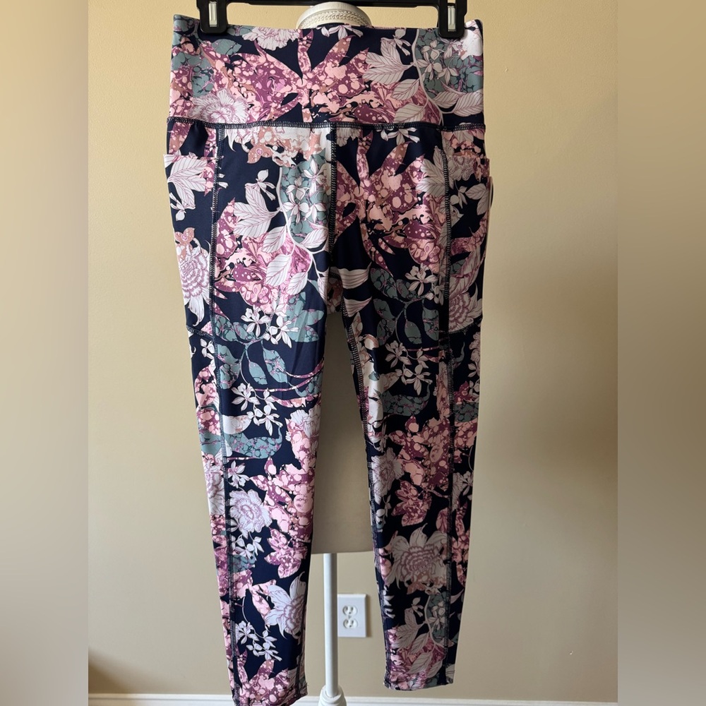 Apana Yoga 7/8 Leggings in Boho Floral Print Leggings NWT